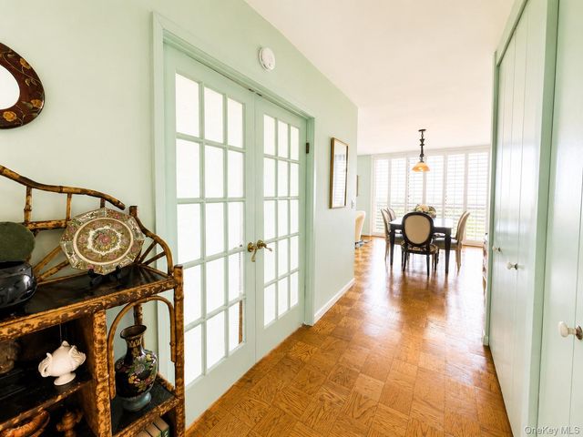 27110 Grand Central Parkway 7V, Floral Park, NY 11005
