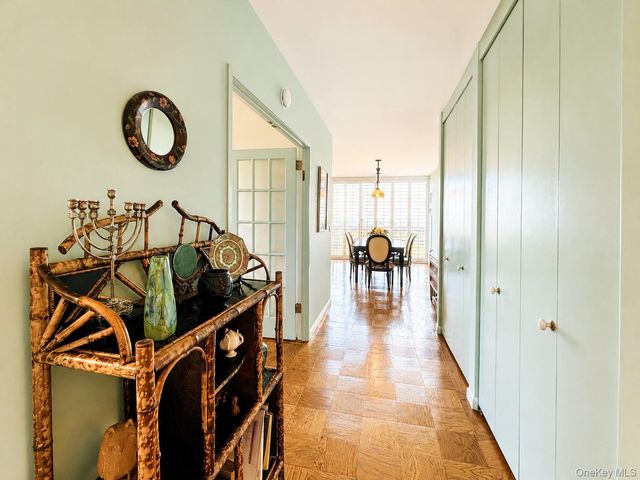 27110 Grand Central Parkway 7V, Floral Park, NY 11005