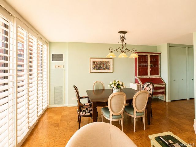 27110 Grand Central Parkway 7V, Floral Park, NY 11005