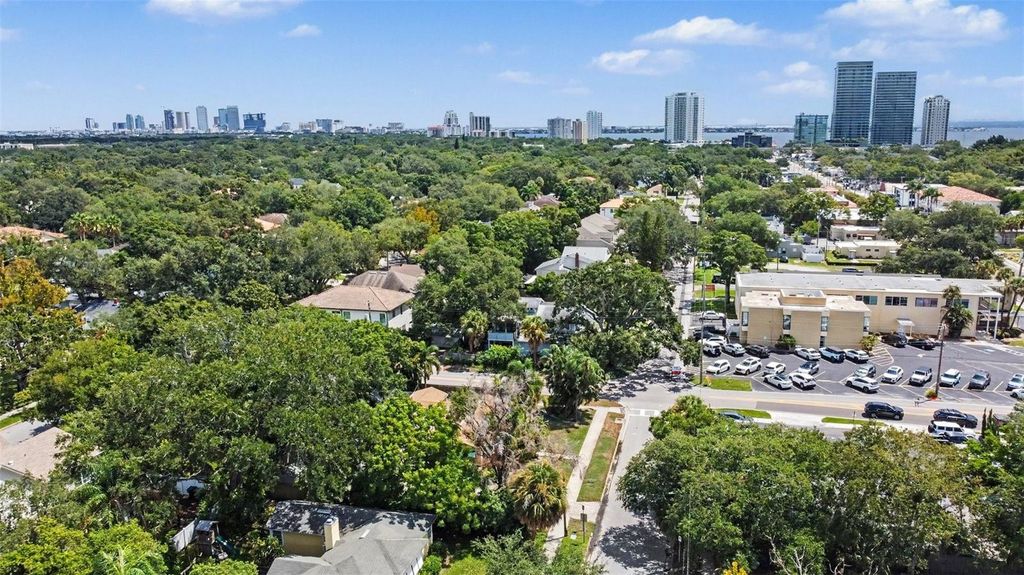 Image 26 of property listing at 3601 W EMPEDRADO STREET, Tampa, FL 33629