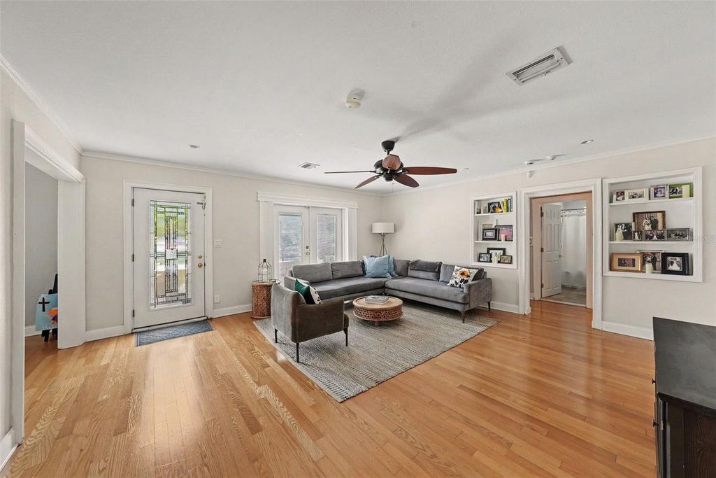 Image 4 of property listing at 3601 W EMPEDRADO STREET, Tampa, FL 33629