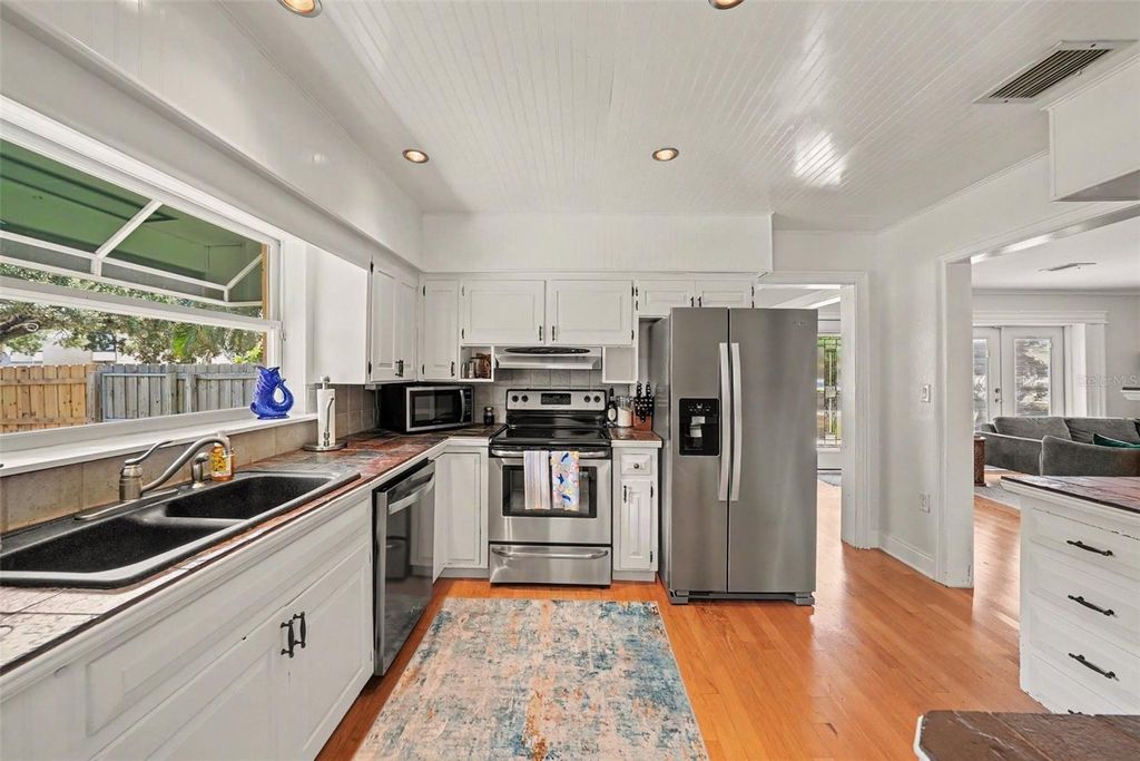 Image 7 of property listing at 3601 W EMPEDRADO STREET, Tampa, FL 33629