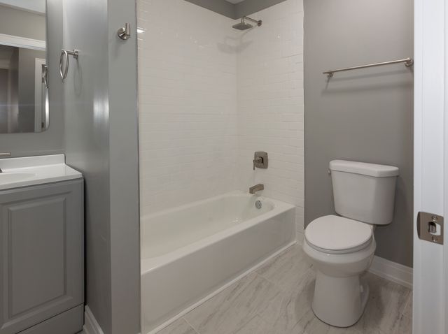 1508 S 7th Avenue, Maywood, IL 60153