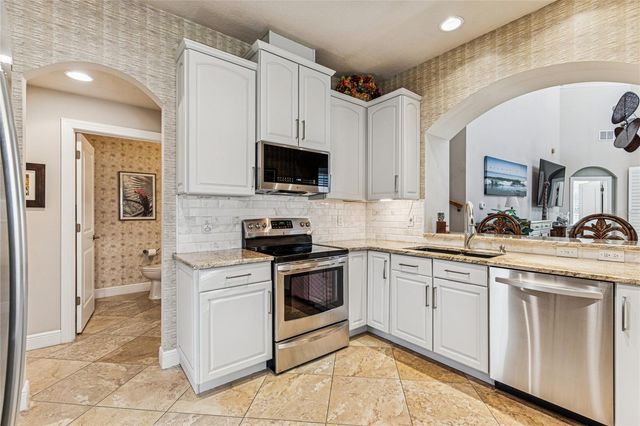 4975 ANNISTON CIRCLE, Tampa, FL 33647