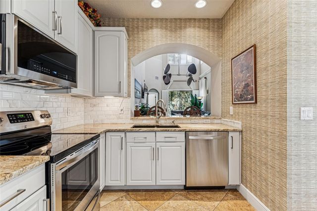 4975 ANNISTON CIRCLE, Tampa, FL 33647