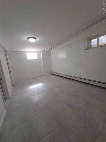 10532 192nd Street, Saint Albans, NY 11412