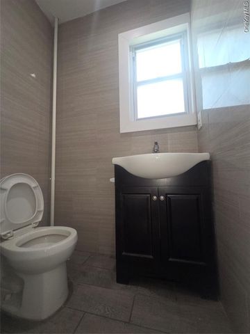 10532 192nd Street, Saint Albans, NY 11412