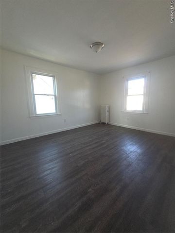 10532 192nd Street, Saint Albans, NY 11412