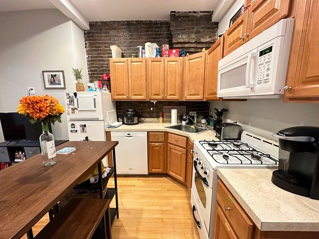 204 Endicott St 1, Boston, MA 02113