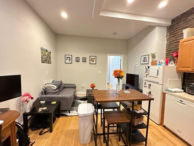 204 Endicott St 1, Boston, MA 02113