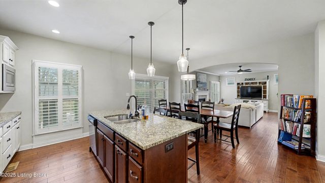 4918 Bridle Bend Way, Louisville, KY 40299
