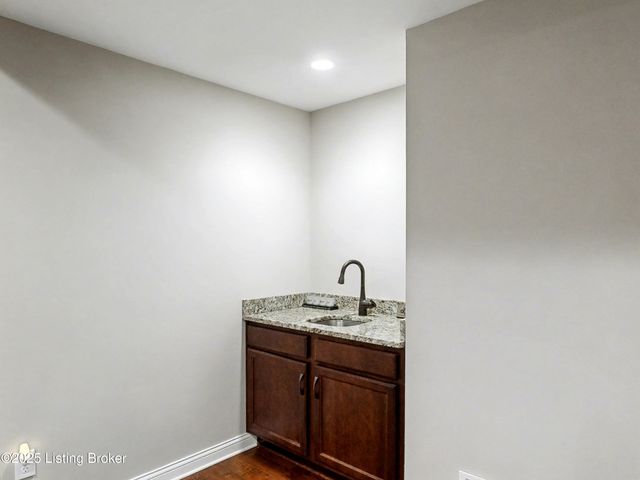 4918 Bridle Bend Way, Louisville, KY 40299