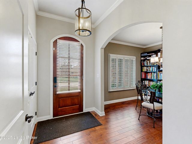 4918 Bridle Bend Way, Louisville, KY 40299