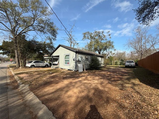 412 Waco Street, Conroe, TX 77301