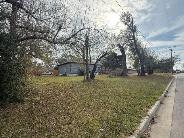 412 Waco Street, Conroe, TX 77301