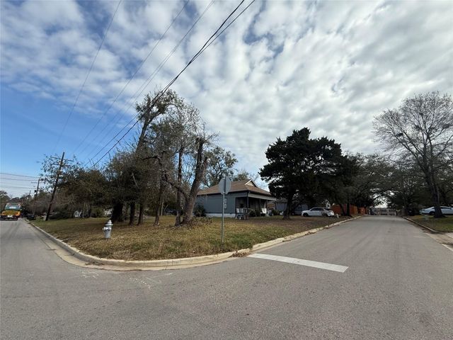 412 Waco Street, Conroe, TX 77301
