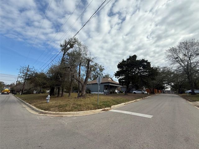 412 Waco Street, Conroe, TX 77301