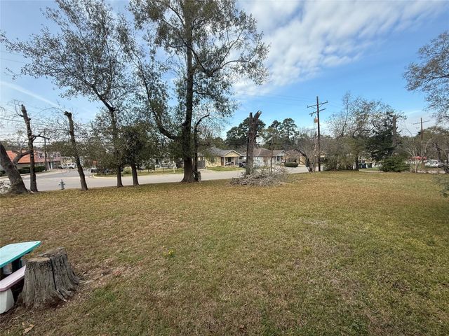 412 Waco Street, Conroe, TX 77301