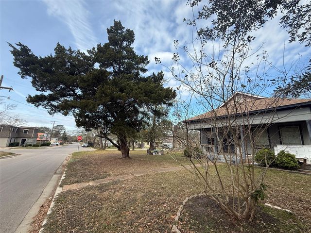 412 Waco Street, Conroe, TX 77301