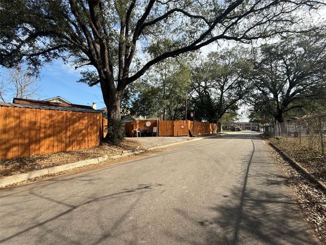 412 Waco Street, Conroe, TX 77301