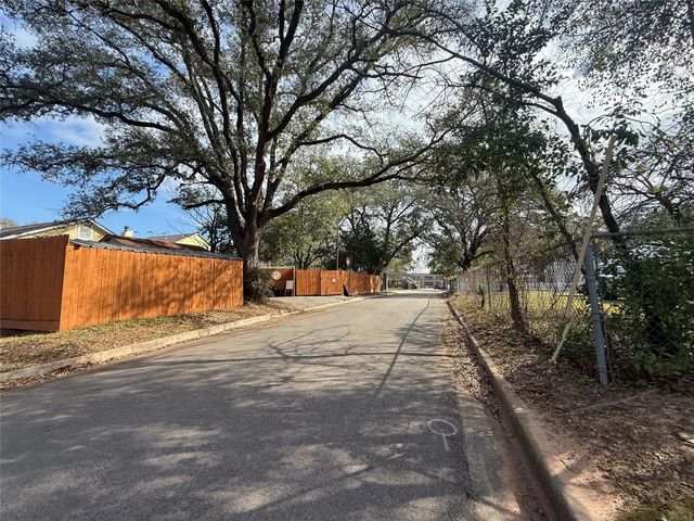 412 Waco Street, Conroe, TX 77301