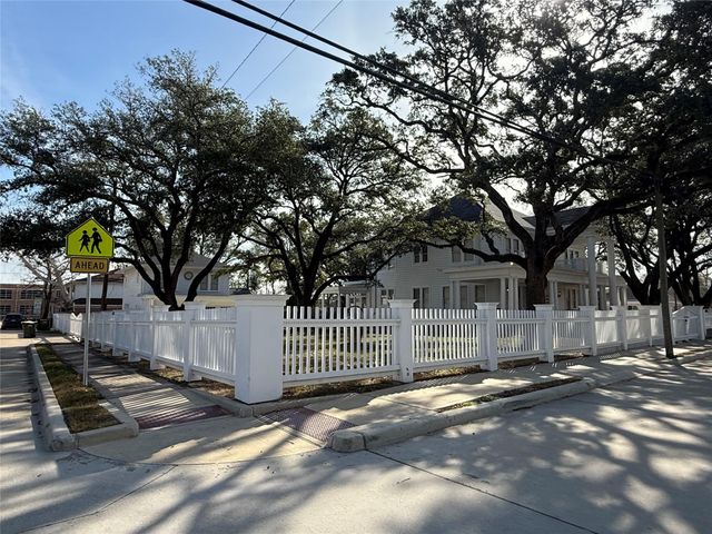 412 Waco Street, Conroe, TX 77301