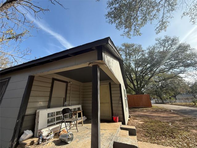 412 Waco Street, Conroe, TX 77301