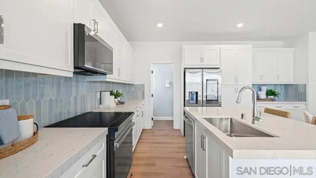 323 Honeysuckle, Oceanside, CA 92057