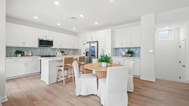 323 Honeysuckle, Oceanside, CA 92057