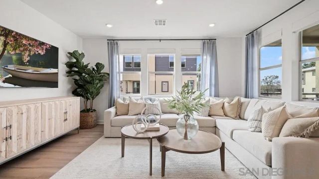 323 Honeysuckle, Oceanside, CA 92057