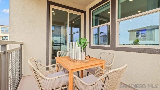 323 Honeysuckle, Oceanside, CA 92057