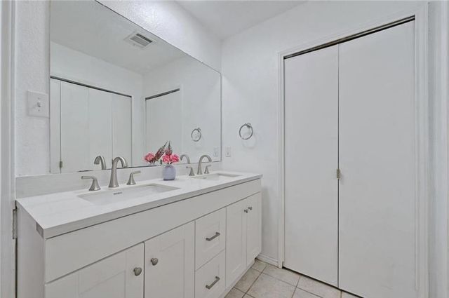 9601 Holly Springs DR, Austin, TX 78748