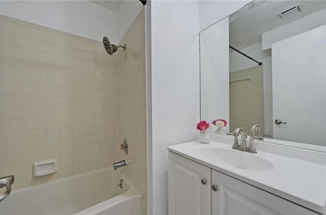 9601 Holly Springs DR, Austin, TX 78748