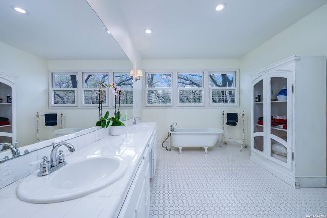 15906 NW MILITARY HWY, San Antonio, TX 78231