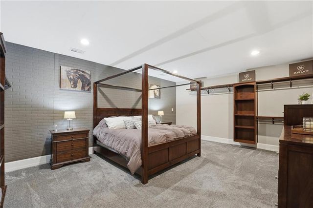 11155 Hubbard Road, Kansas City, KS 66109