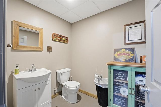 11155 Hubbard Road, Kansas City, KS 66109