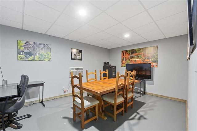 11155 Hubbard Road, Kansas City, KS 66109