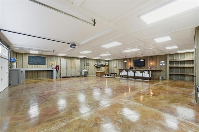 11155 Hubbard Road, Kansas City, KS 66109