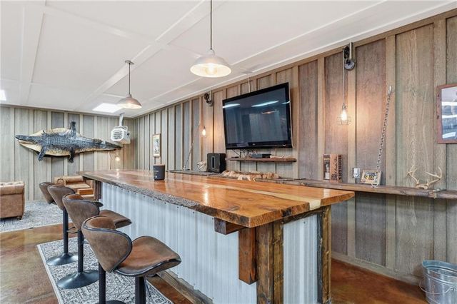 11155 Hubbard Road, Kansas City, KS 66109