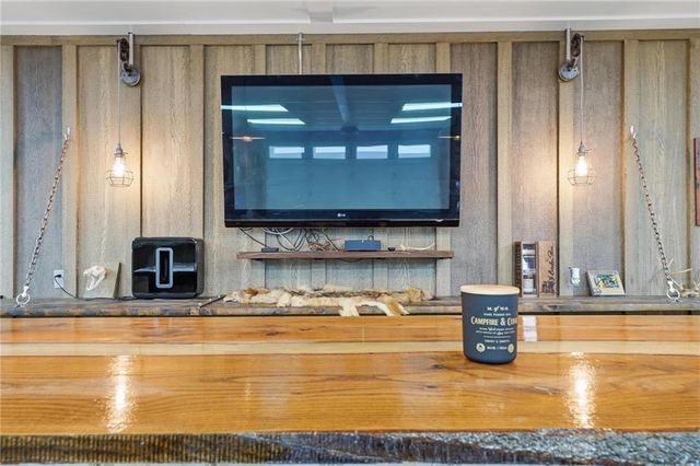 11155 Hubbard Road, Kansas City, KS 66109