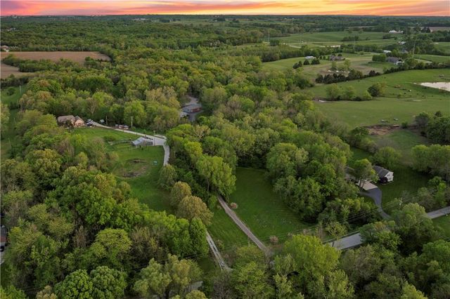 11155 Hubbard Road, Kansas City, KS 66109