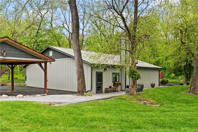 11155 Hubbard Road, Kansas City, KS 66109