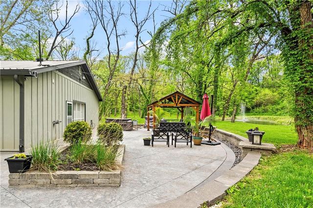 11155 Hubbard Road, Kansas City, KS 66109