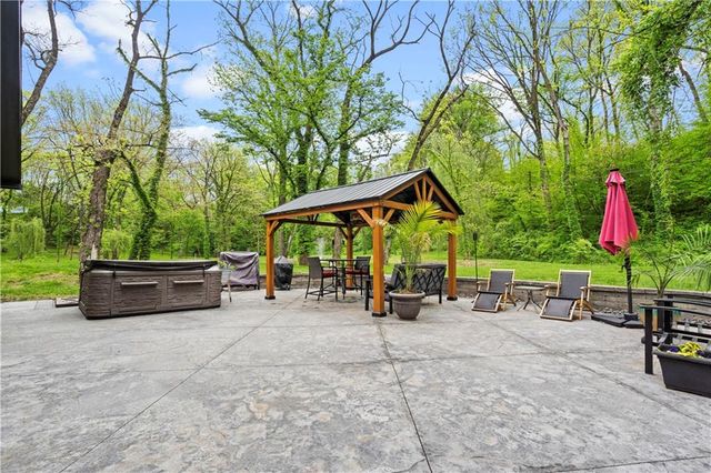 11155 Hubbard Road, Kansas City, KS 66109