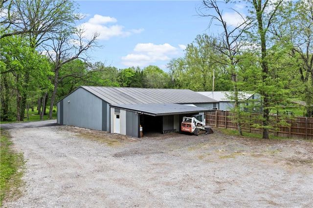 11155 Hubbard Road, Kansas City, KS 66109