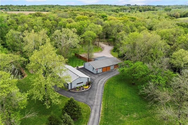 11155 Hubbard Road, Kansas City, KS 66109