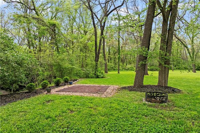 11155 Hubbard Road, Kansas City, KS 66109