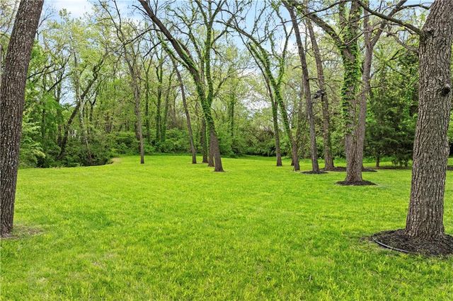 11155 Hubbard Road, Kansas City, KS 66109