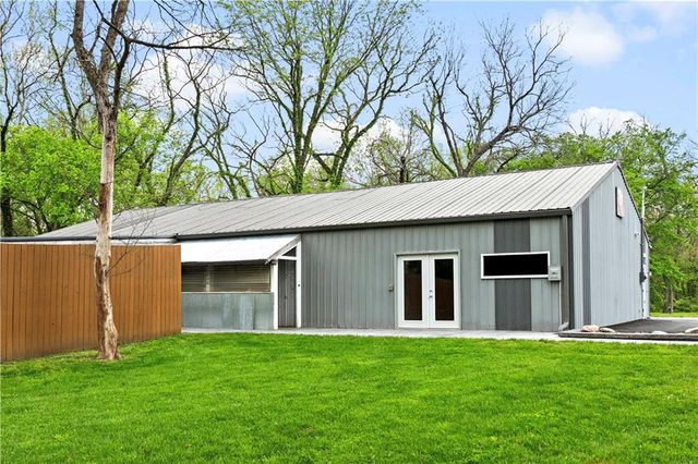 11155 Hubbard Road, Kansas City, KS 66109