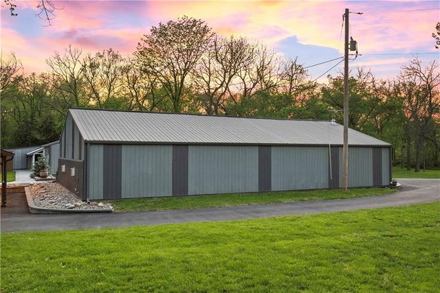 11155 Hubbard Road, Kansas City, KS 66109